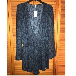 South moon under Large romper